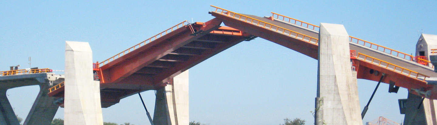 Auffahrende Klappbrücke Albatros Mexiko.